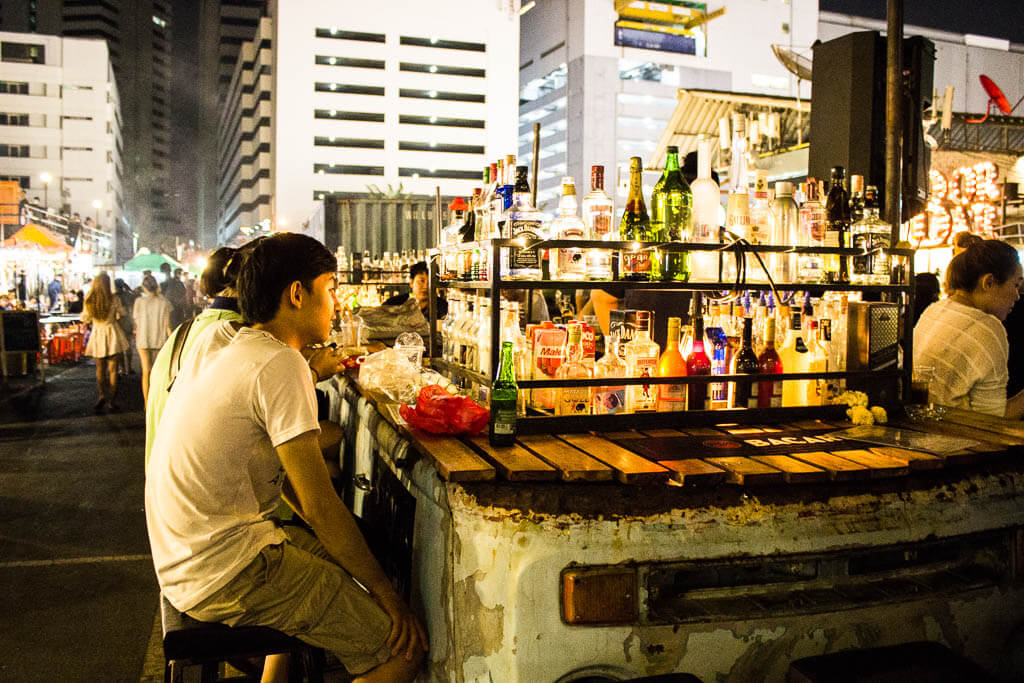  Коктейль-бары на железнодорожном рынке в Бангкоке 