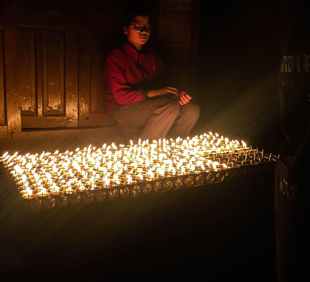  Продавец масляных ламп на Ступе Будха 