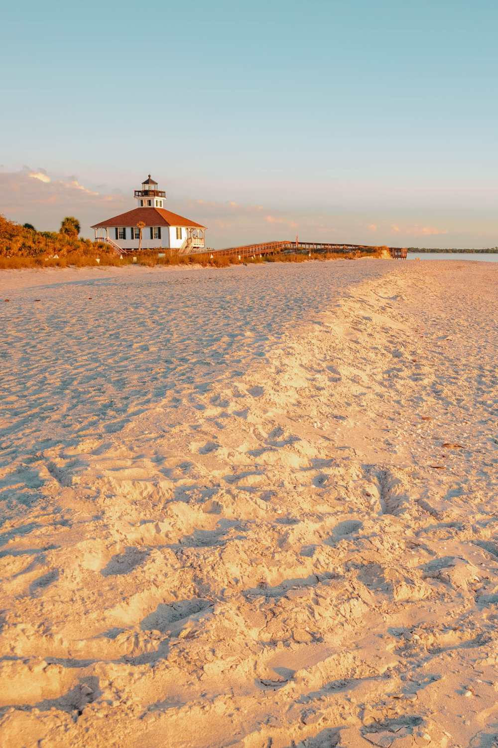 Самые лучшие пляжи Флориды для посещения "width =" 1000 "height =" 1500 "data-jpibfi-post -excerpt = "" data-jpibfi-post-url = "https://handluggageonly.co.uk/2021/07/12/14-very-best-beaches-in-florida-to-visit/" data-jpibfi -post-title = "14 лучших пляжей Флориды для посещения" data-jpibfi-src = "https://i1.wp.com/handluggageonly.co.uk/wp-content/uploads/2021/07/HandLgageOnly- 15.jpg? Resize = 1000% 2C1500 & ssl = 1 "data-recalc-dims =" 1 "/> </p>
<p> К северу от Форт-Майерса остров Гаспарилла — еще одна жемчужина Флориды, которую нельзя пропустить. говорят, что у него один из лучших пляжей Флориды, который очень легко посетить. </p>
<p> Абсолютно спокойный и чертовски симпатичный пляж возле маяка Порт-Бока-Гранде является обязательным для посещения. Хотя он и не самый большой, как пляжи Флориды, он получил что-то от очарования и красоты, которое того стоит. </p>
<p> <img loading=