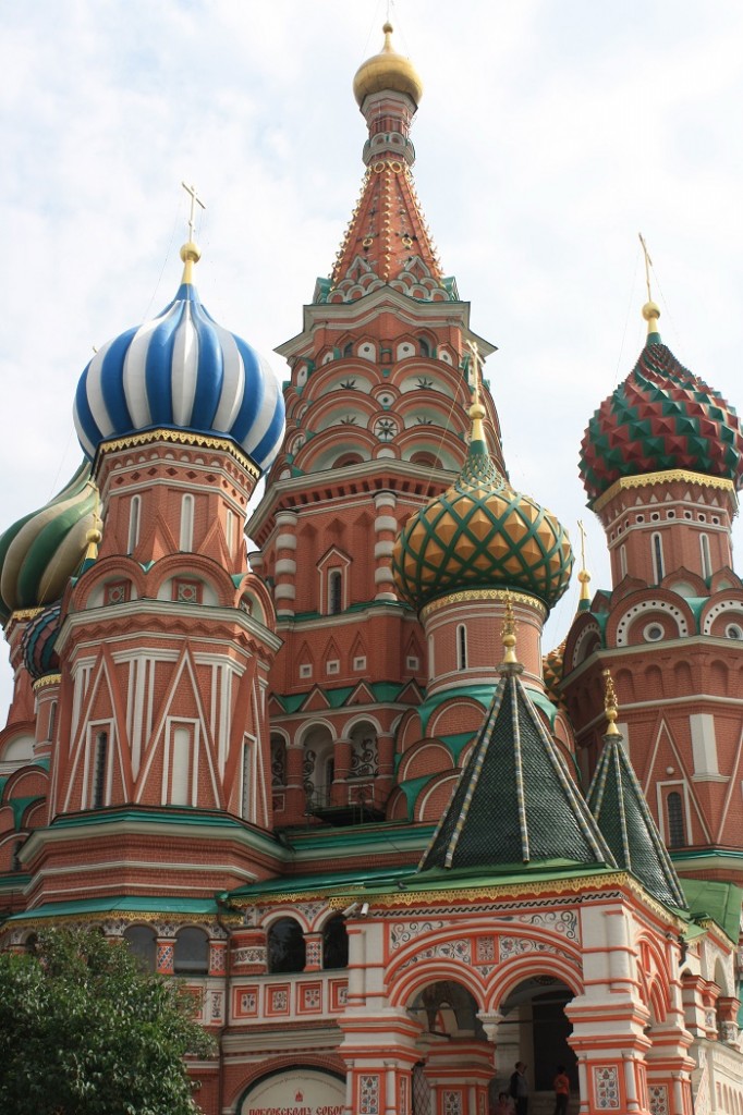 Учите русский язык, чтобы посетить собор Василия Блаженного. 